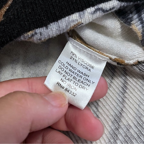 ii Sisters Abstract Mixed Animal Print Button Front Cardigan Sweater size m - Picture 7 of 10